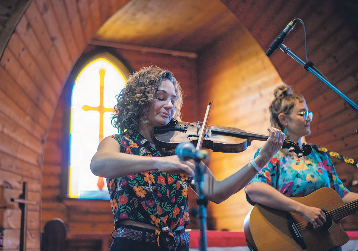 Violinist Marie Dwyer accompanied Rhian Thomas and Courtenay Stickels at St Leonard’s church.