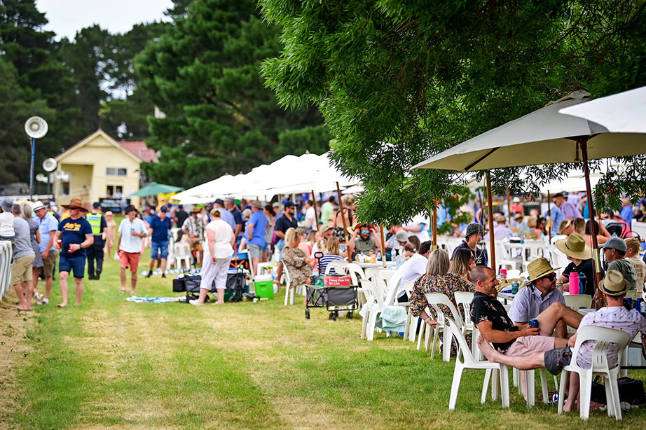 Burrumbeet race day crowd