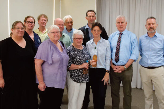 Narrandera water users meeting with politicians in Narrandera in regard to the town’s dirty water campaign